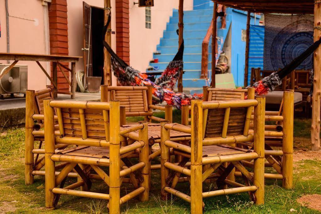 Love Station Hostel Баан Тай Екстериор снимка