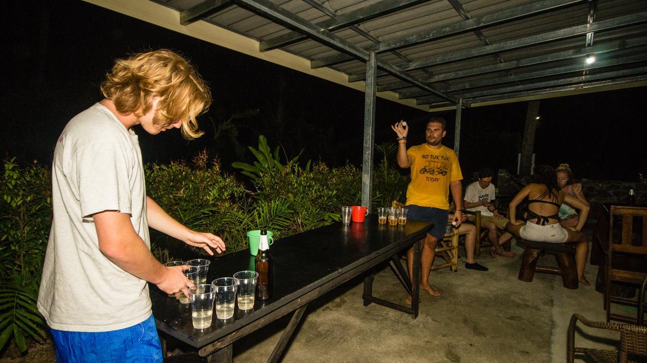 Love Station Hostel Баан Тай Екстериор снимка