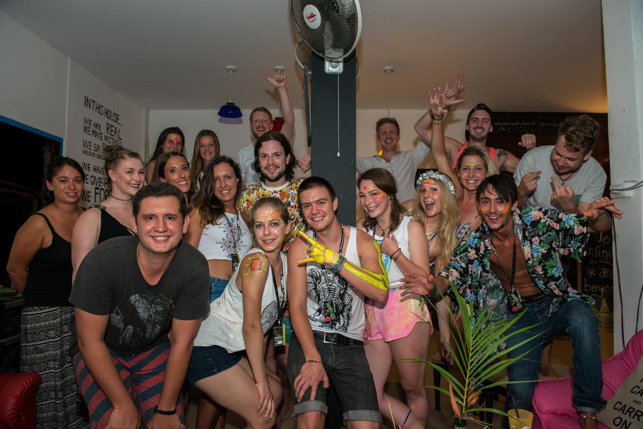Love Station Hostel Баан Тай Екстериор снимка